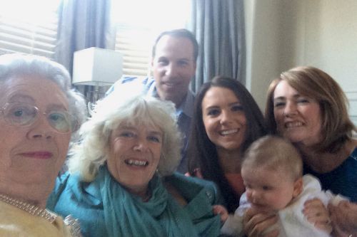 Fake-Royal-Family-Selfie-3270835